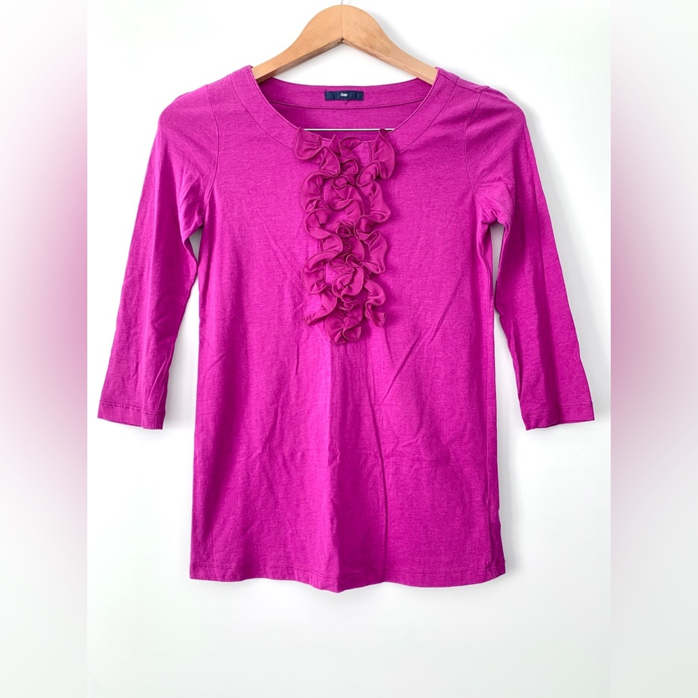 🌟PRICE DROP🌟 EUC! GAP front ruffle detail 2/3 sleeve FUCHSIA TOP Size XS